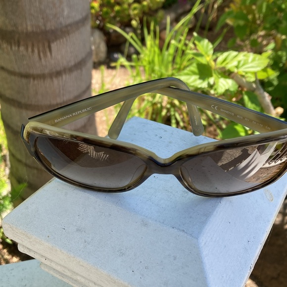 Banana Republic plastic sunglasses brown gradient lenses brown frame - Picture 7 of 10